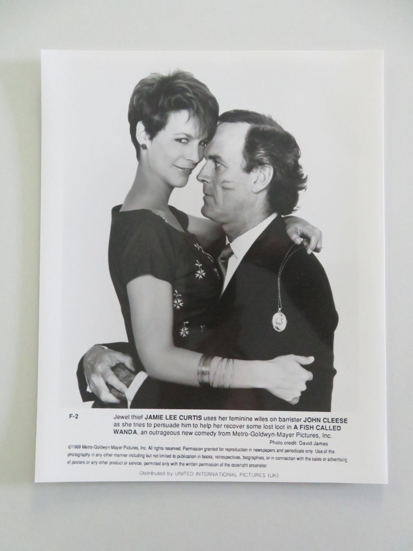 A FISH CALLED WANDA - A MOVIE STILL PHOTO LOT OF 2 JOHN CLEESE J. L. CURTIS 1988 Movie posters