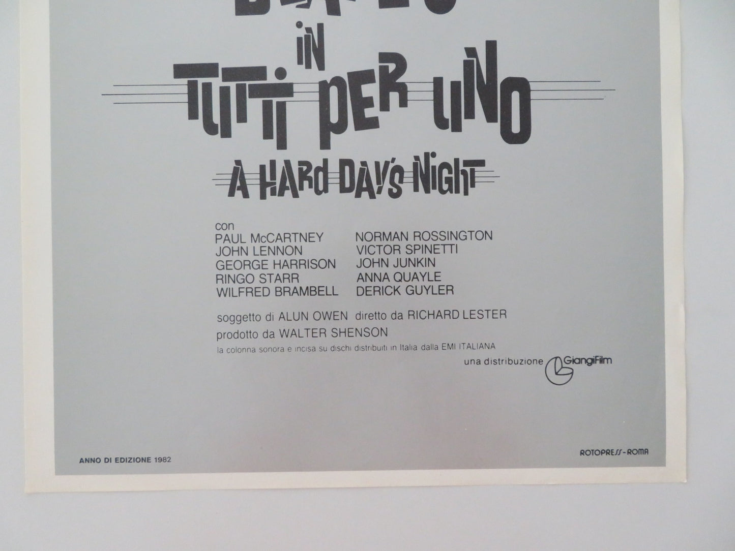 A HARD DAY'S NIGHT ITALIAN LOCANDINA POSTER BEATLES JOHN LENNON MCCARTNEY R1982 - Rendezvous Cinema