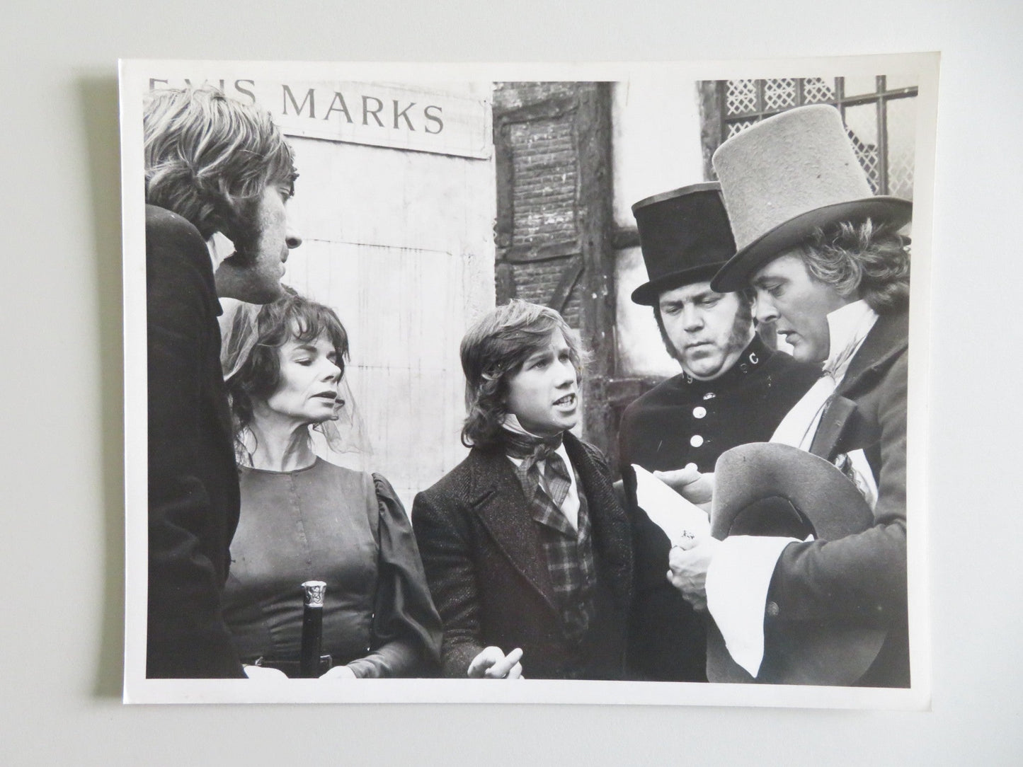 MR. QUILP MOVIE STILL PHOTO LOT OF 4 ANTHONY NEWLEY JILL BENNETT 1975 - Rendezvous Cinema