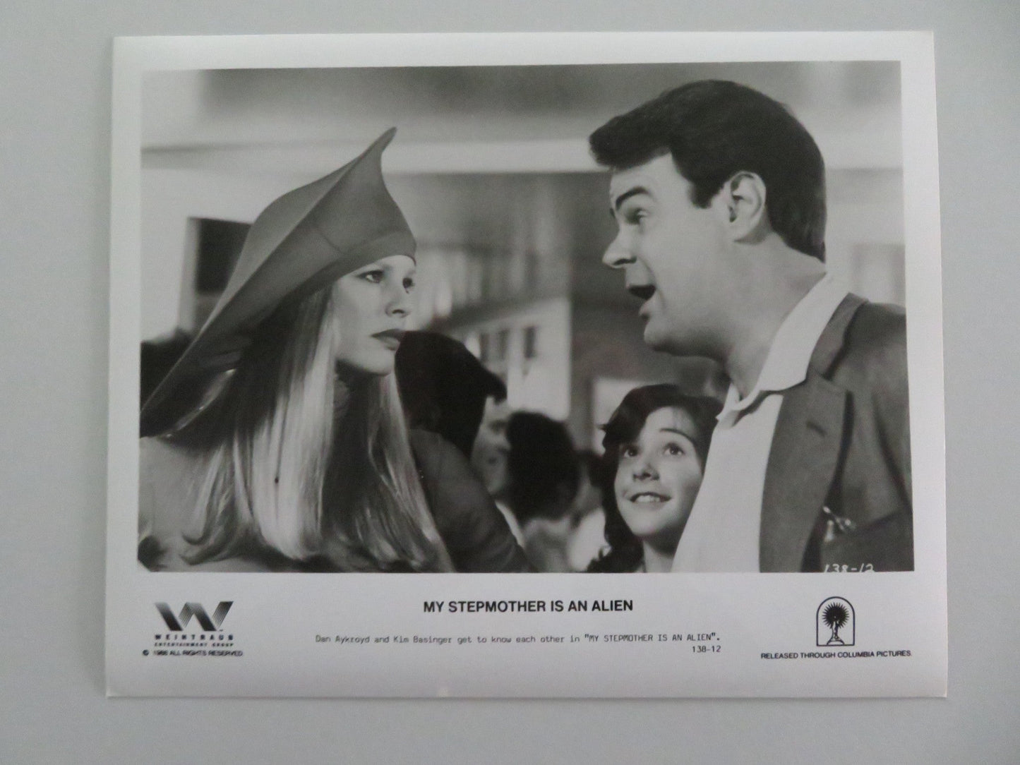 My Stepmother Is An Alien - B MOVIE STILL PHOTO LOT OF 6 DAN AKYROYD 1988 Movie posters