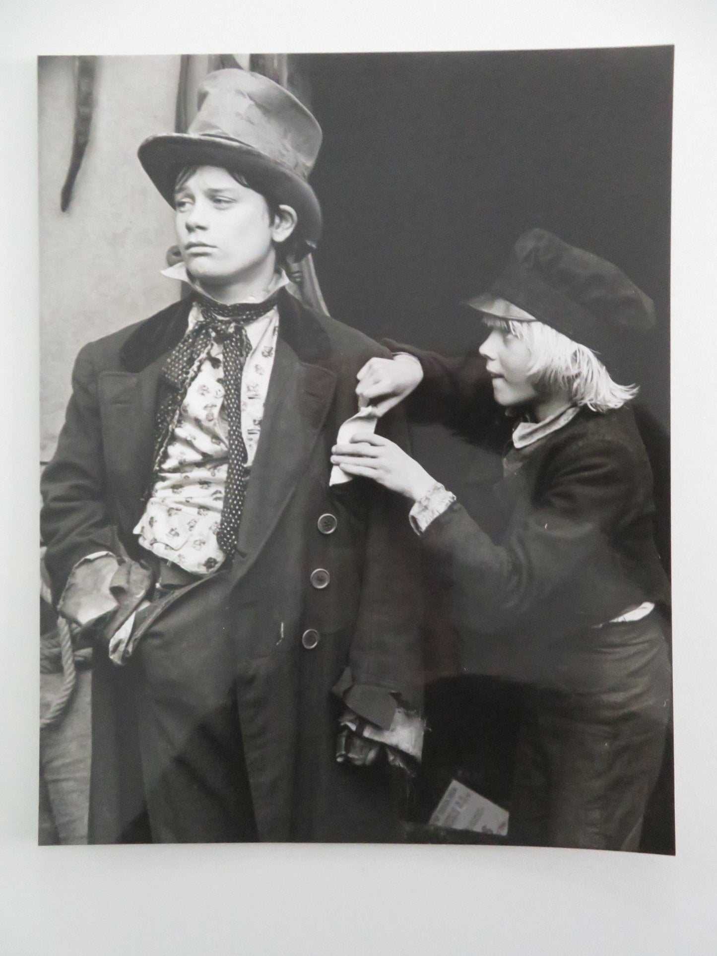 OLIVER TWIST MOVIE STILL PHOTO LOT OF 5 TIM CURRY GEORGE C. SCOTT 1982 Movie posters