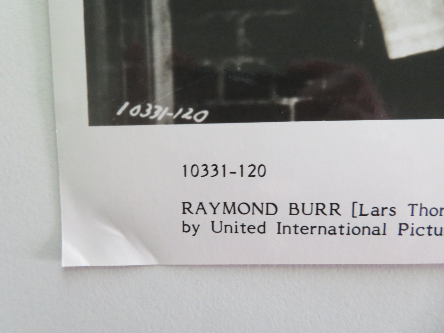 READ WINDOW MOVIE STILL PHOTO LOT OF 2 JAMES STEWART RAYMOND BURR R1983 Movie posters