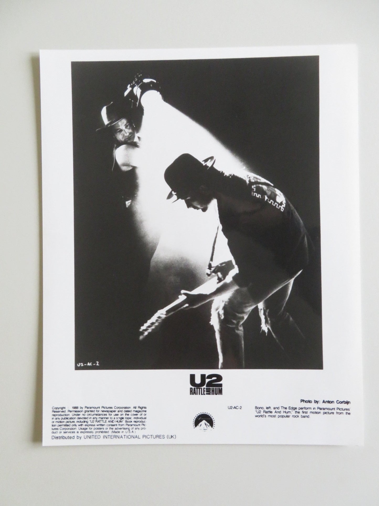 U2: RATTLE AND HUM - B MOVIE STILL PHOTO LOT OF 2 BONO THE EDGE A. CLAYTON 1988 - Rendezvous Cinema