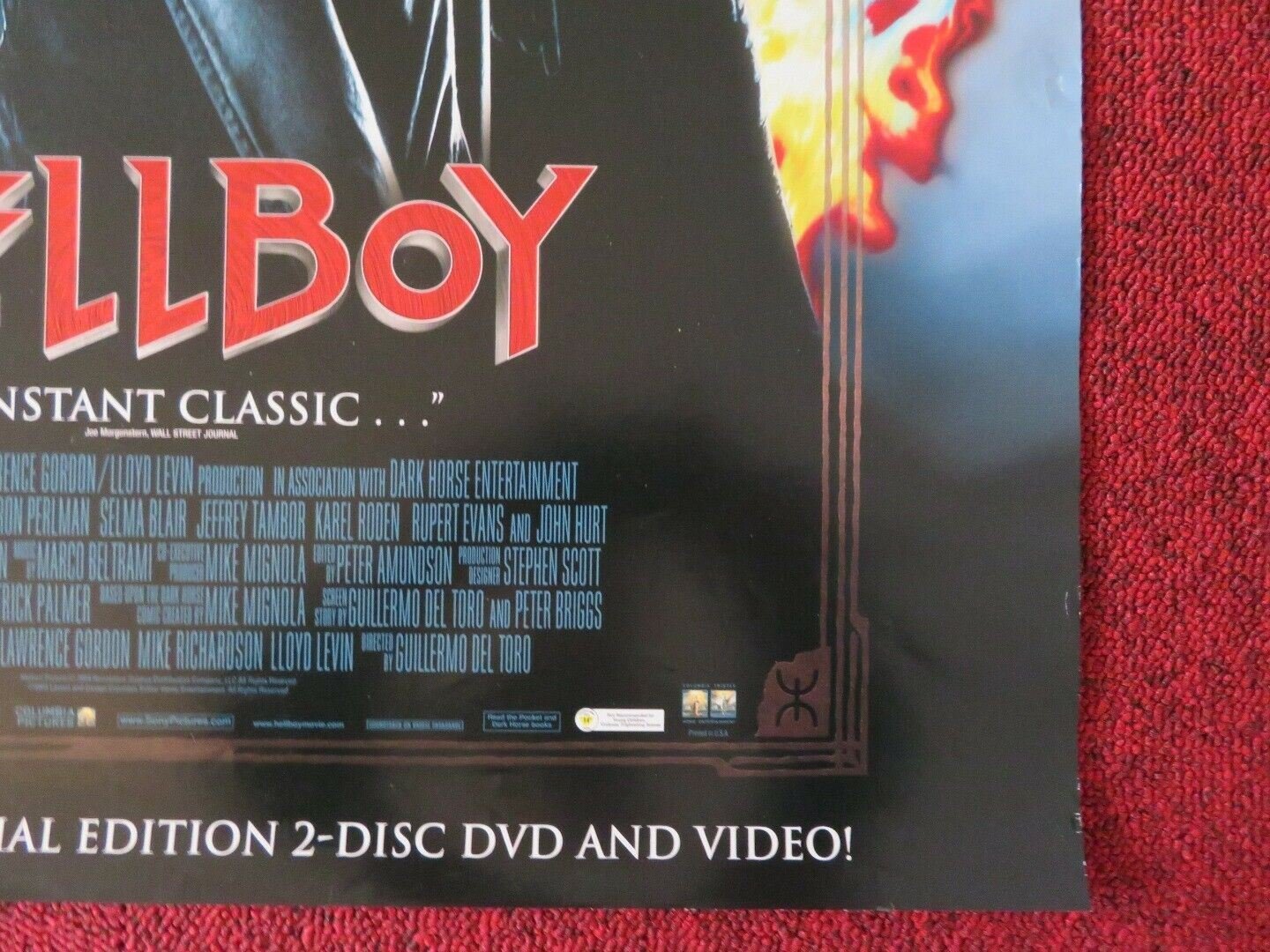 HELLBOY US ROLLED (24"x18") POSTER RON PERLMAN JOHN HURT 2004 Movie posters