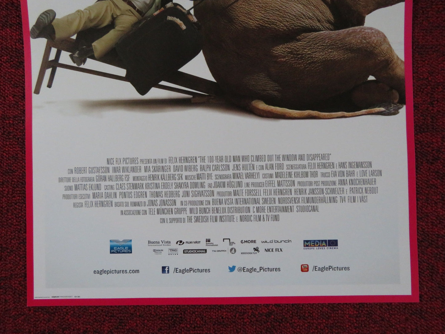 THE 100 YEAR - OLD MAN WHO CLIMBED OUT THE WINDOW.. ITALIAN LOCANDINA POSTER 2013 Rendezvous Cinema Movie posters