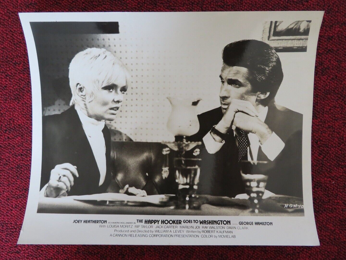 THE HAPPY HOOKER GOES TO WASHINGTON - A LOBBY CARD GEORGE HAMILTON J. HEATHERTON Rendezvous Cinema Movie posters