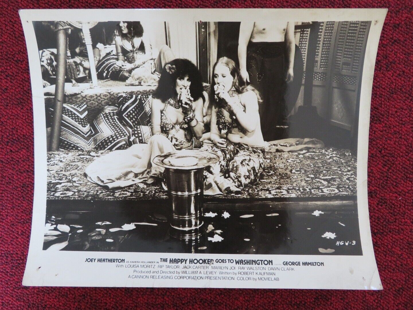 THE HAPPY HOOKER GOES TO WASHINGTON - E LOBBY CARD GEORGE HAMILTON J. HEATHERTON Rendezvous Cinema Movie posters