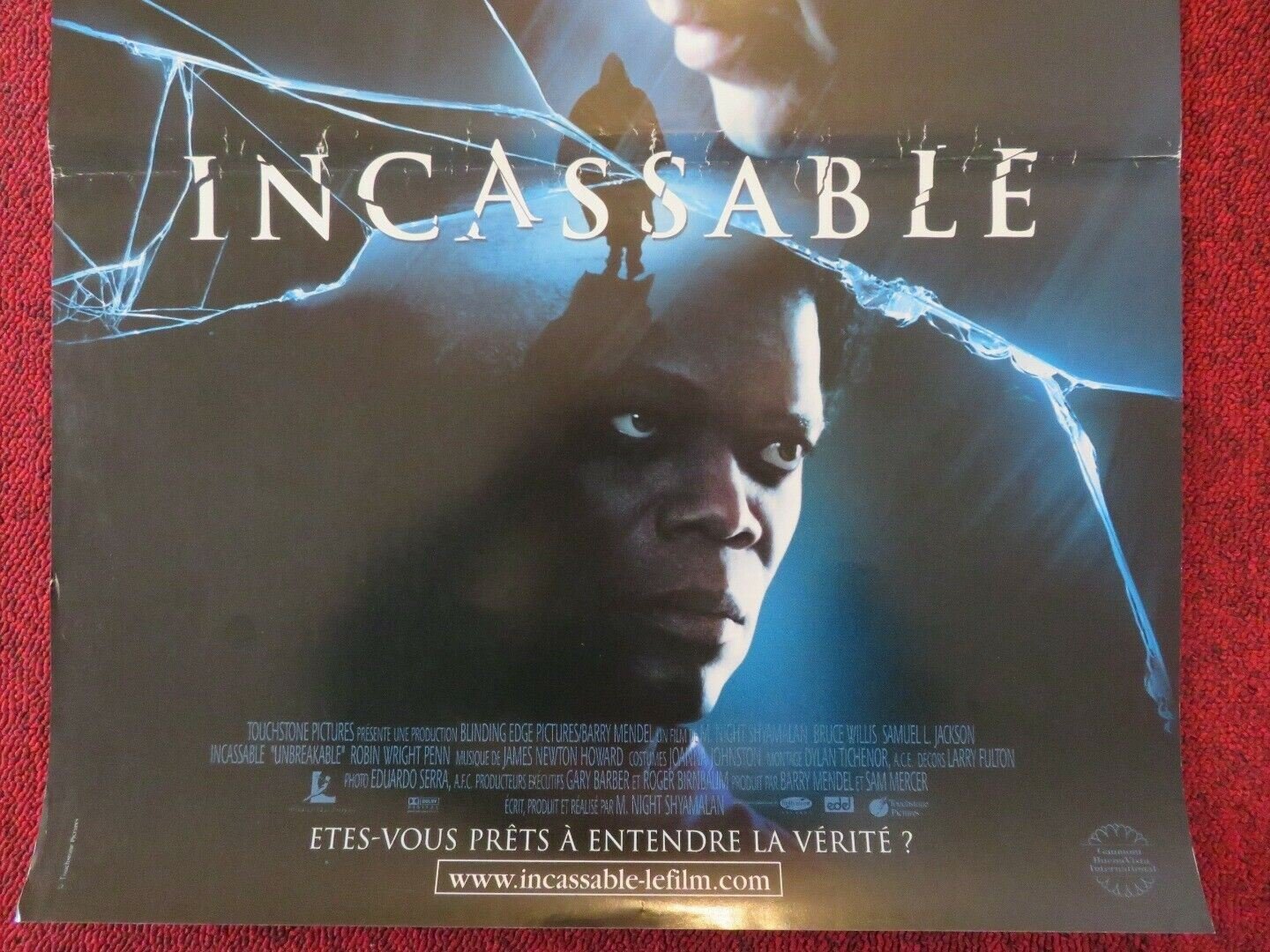 UNBREAKABLE FRENCH (15"x 21") POSTER BRUCE WILLIS SAMUEL L. JACKSON 2000 Movie posters