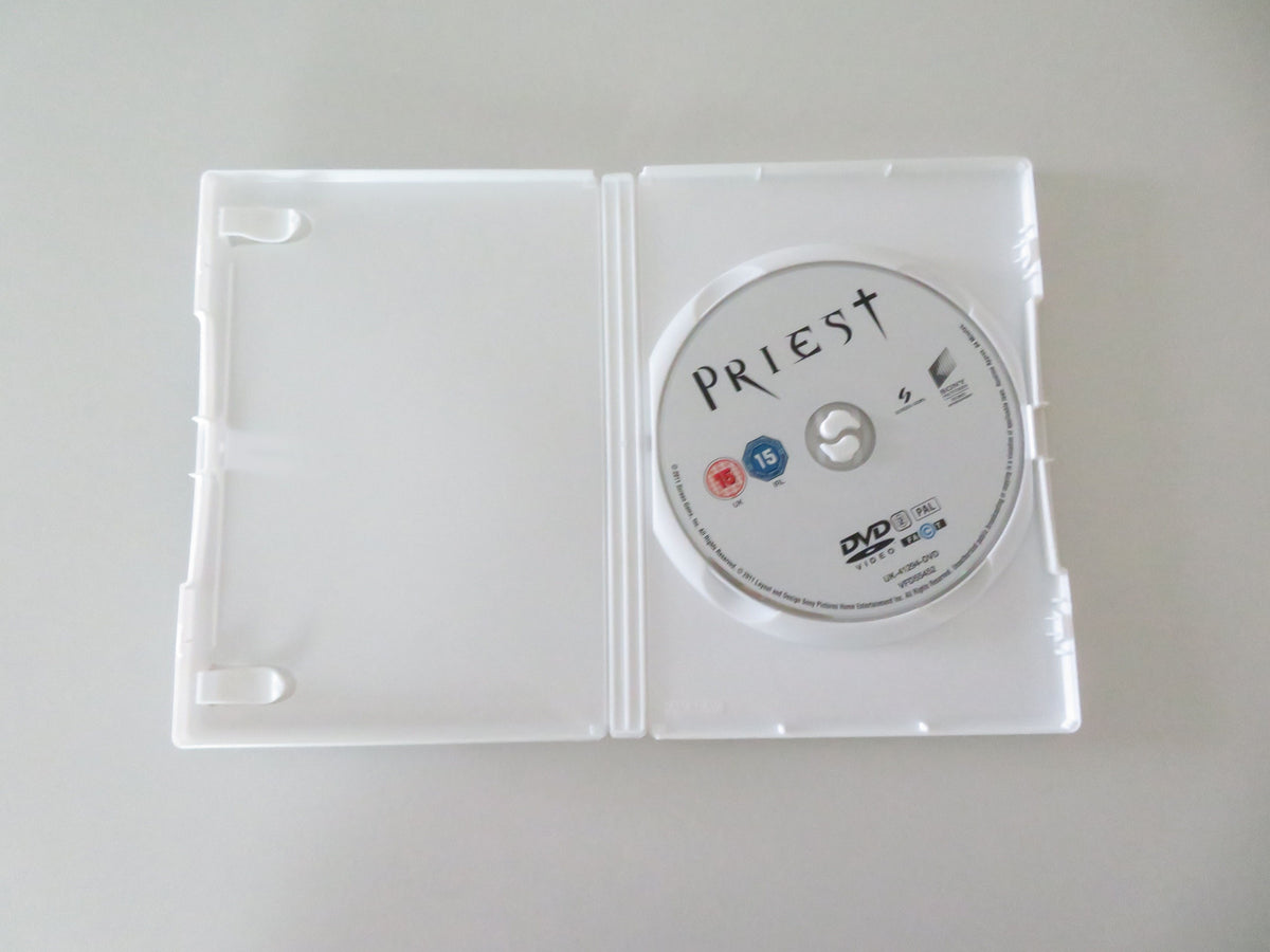 Priest (DVD) Paul Bettany Cam Gigandet 2011 Region 2
