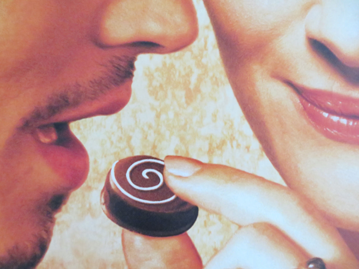 Chocolat VHS Video Poster Juliette Binoche Johnny Depp Dench 2000