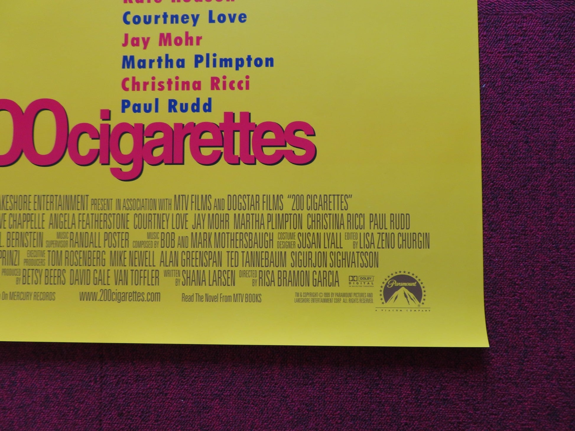 200 CIGARETTES US ONE SHEET ROLLED POSTER BEN AFFLECK CASEY AFFLECK 1999 - Rendezvous Cinema
