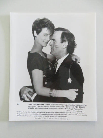 A FISH CALLED WANDA - A MOVIE STILL PHOTO LOT OF 2 JOHN CLEESE J. L. CURTIS 1988 Movie posters