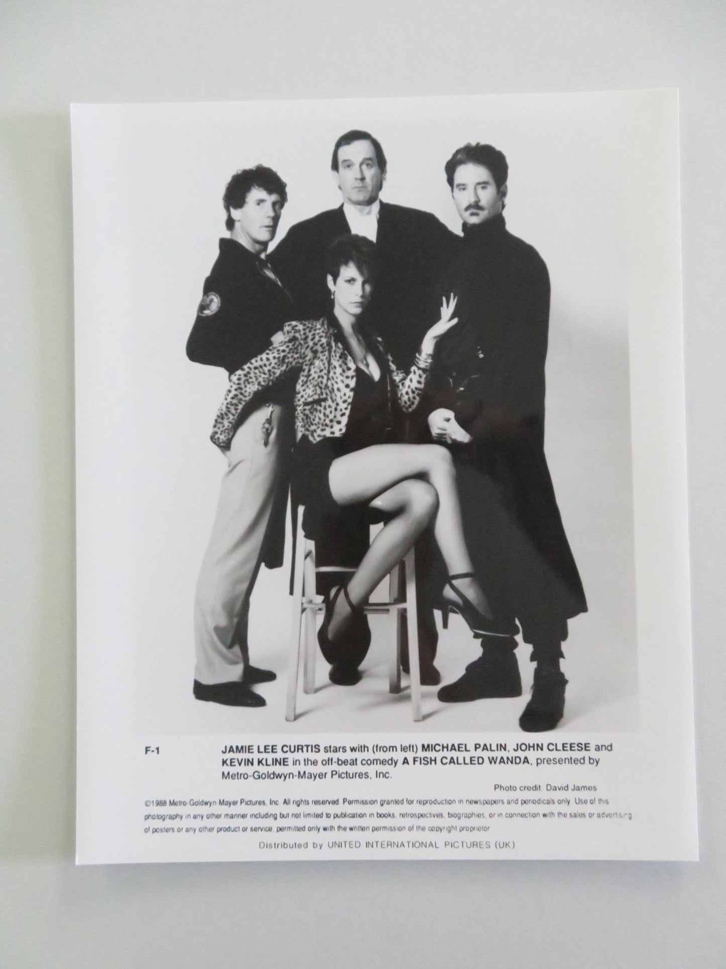 A FISH CALLED WANDA - A MOVIE STILL PHOTO LOT OF 2 JOHN CLEESE J. L. CURTIS 1988 Movie posters