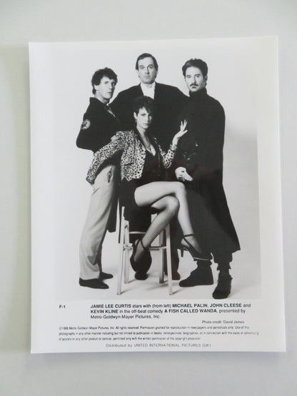 A FISH CALLED WANDA - A MOVIE STILL PHOTO LOT OF 2 JOHN CLEESE J. L. CURTIS 1988 Movie posters
