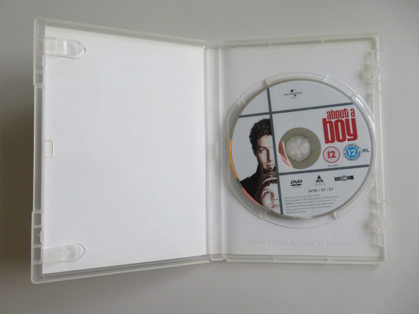 ABOUT A BOY (DVD) HUGH GRANT NICHOLAS HOULT 2002 REGION 2 Movie posters