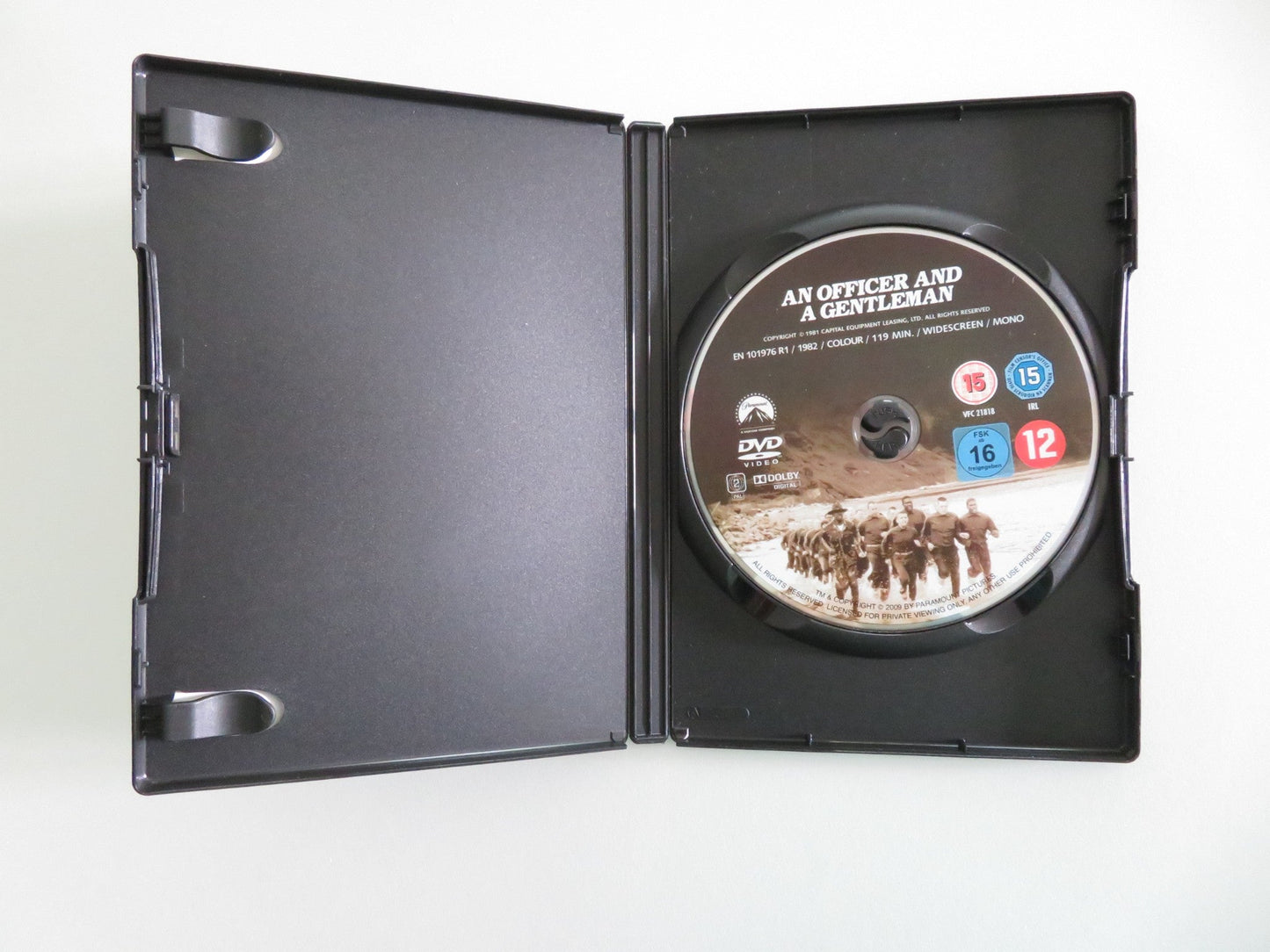 AN OFFICER AND A GENTLEMAN (DVD) RICHARD GERE DEBRA WINGER 1982 REGION 2 Movie posters