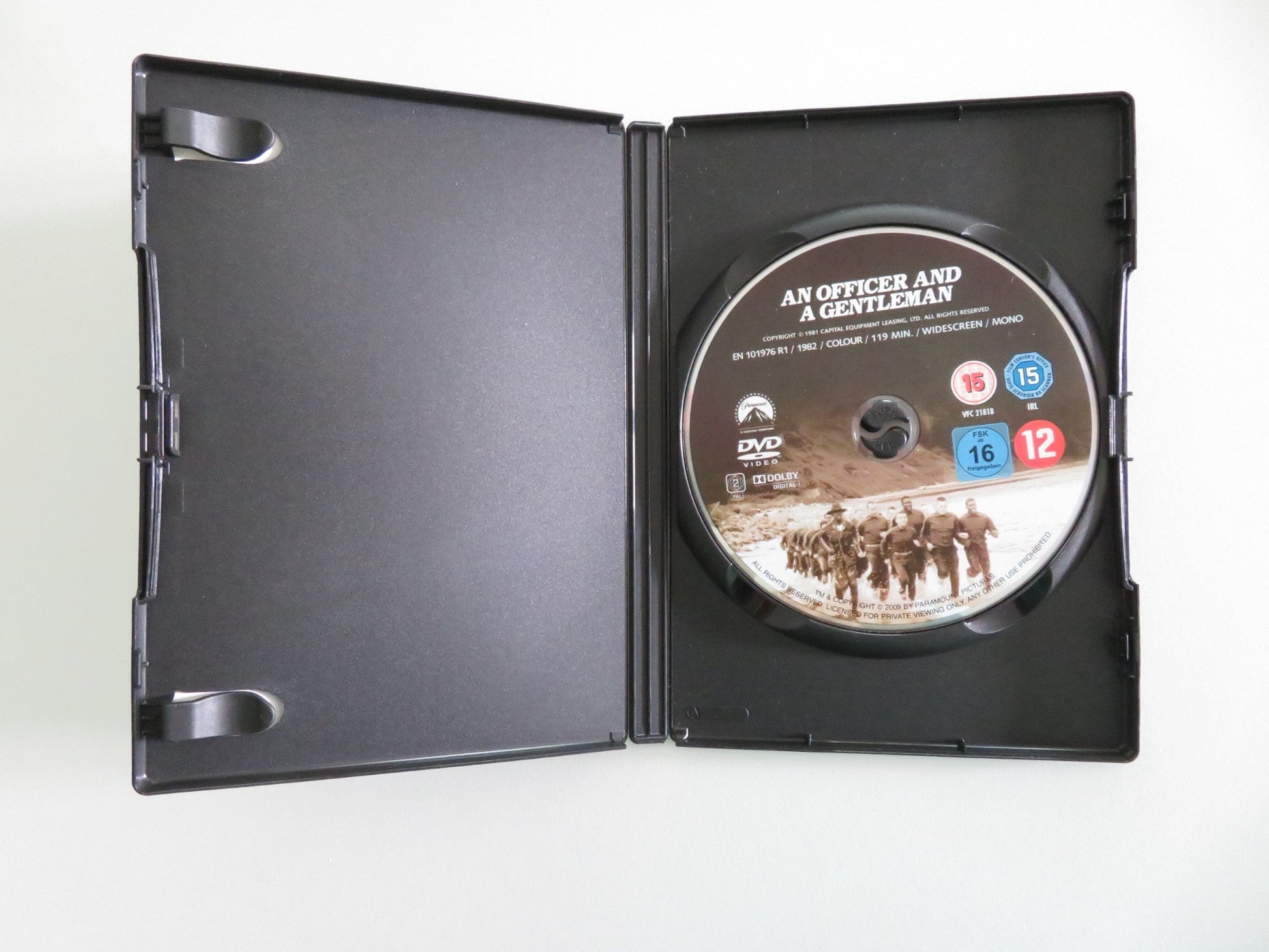 AN OFFICER AND A GENTLEMAN (DVD) RICHARD GERE DEBRA WINGER 1982 REGION 2 Movie posters