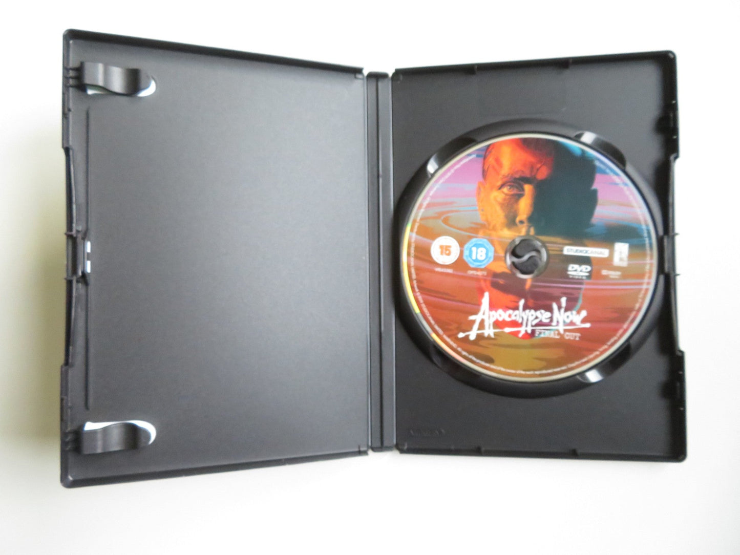 APOCALYPSE NOW - FINAL CUT (DVD) MARTIN SHEEN MARLON BRANDO 1979 REGION 2 - Rendezvous Cinema