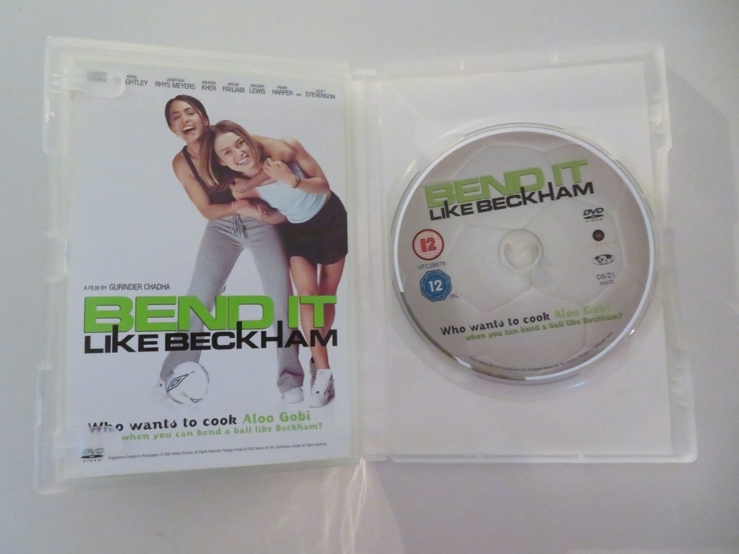 BEND IT LIKE BECKHAM (DVD) KEIRA KNIGHTLEY PARMINDER NAGRA 2002 REGION 2 Movie posters