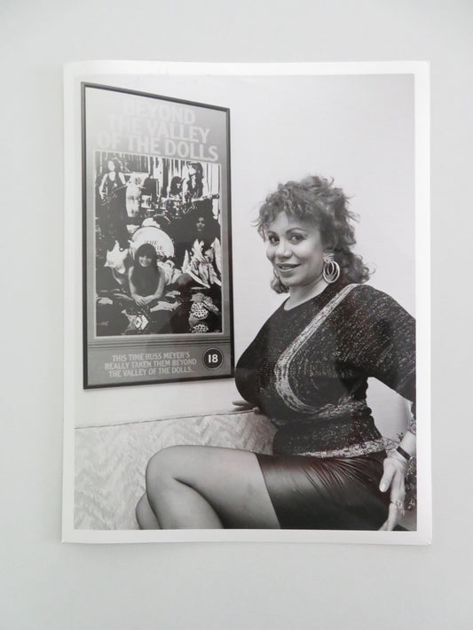 BEYOND THE VALLEY OF THE DOLLS MOVIE STILL PHOTO KITTEN NATIVIDAD 1970 Movie posters