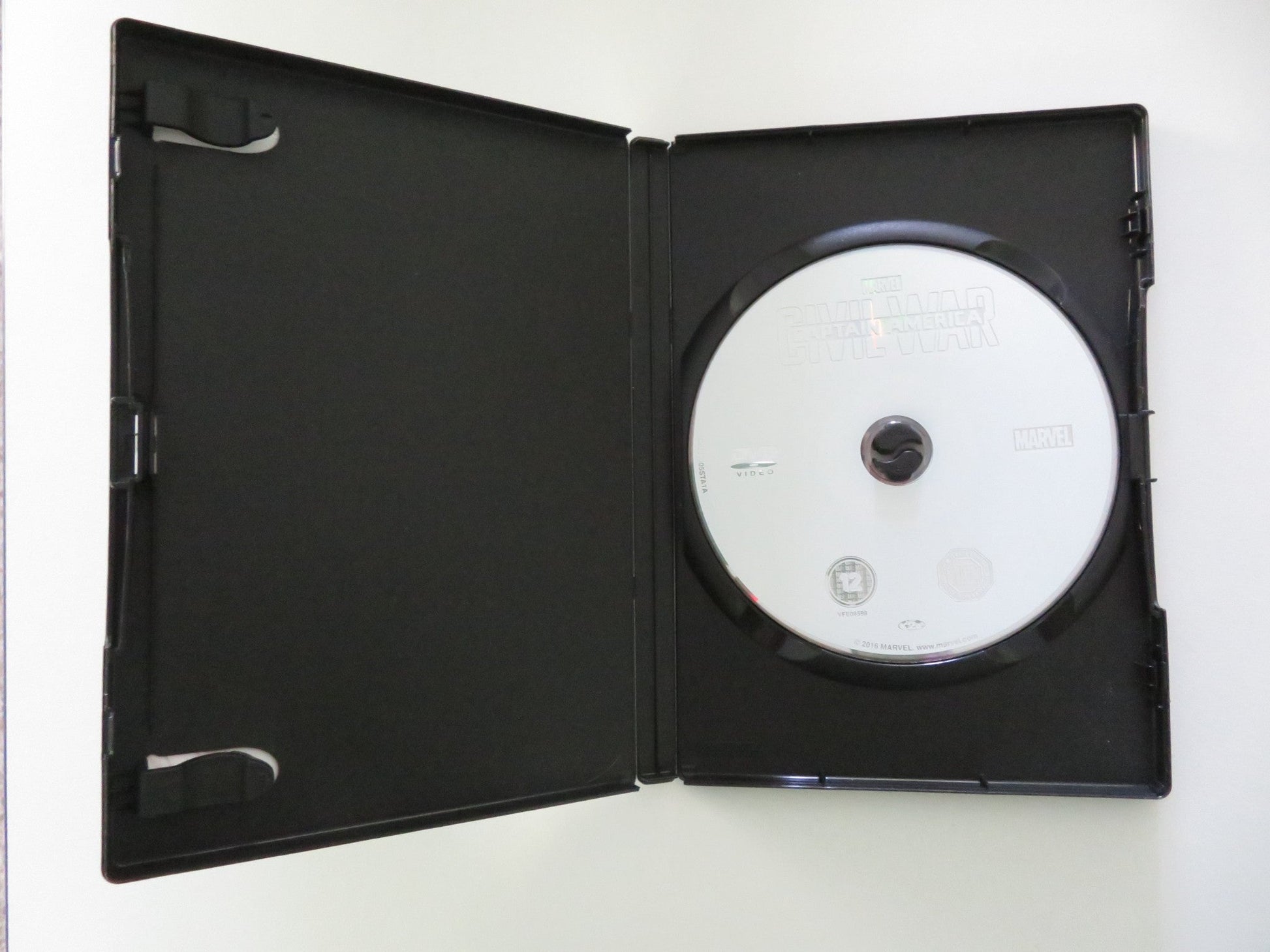 CAPTAIN AMERICA: CIVIL WAR (DVD) MARVEL CHRIS EVANS 2016 REGION 2 Movie posters