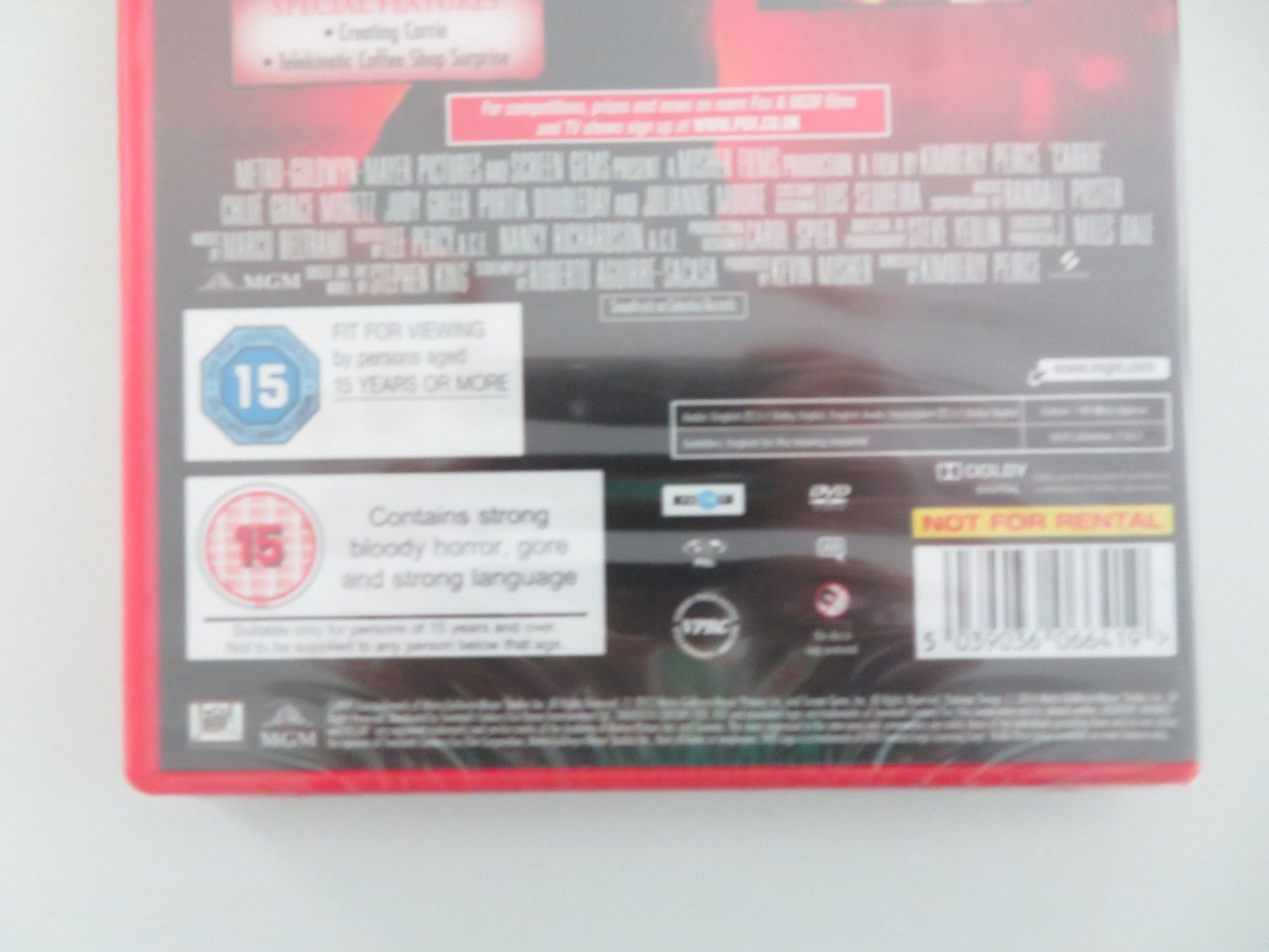 CARRIE (DVD) CHLOE GRACE MORETZ JULIANNE MOORE 2013 REGION 2 Movie posters