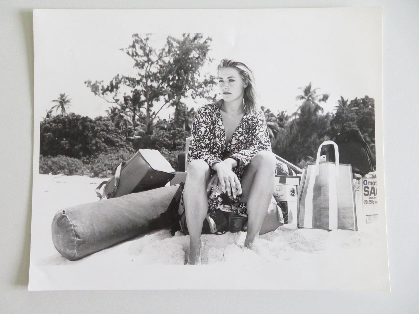 CASTAWAY MOVIE STILL PHOTO LOT OF 9 OLIVER REED AMANDA DONOHOE 1986 - Rendezvous Cinema