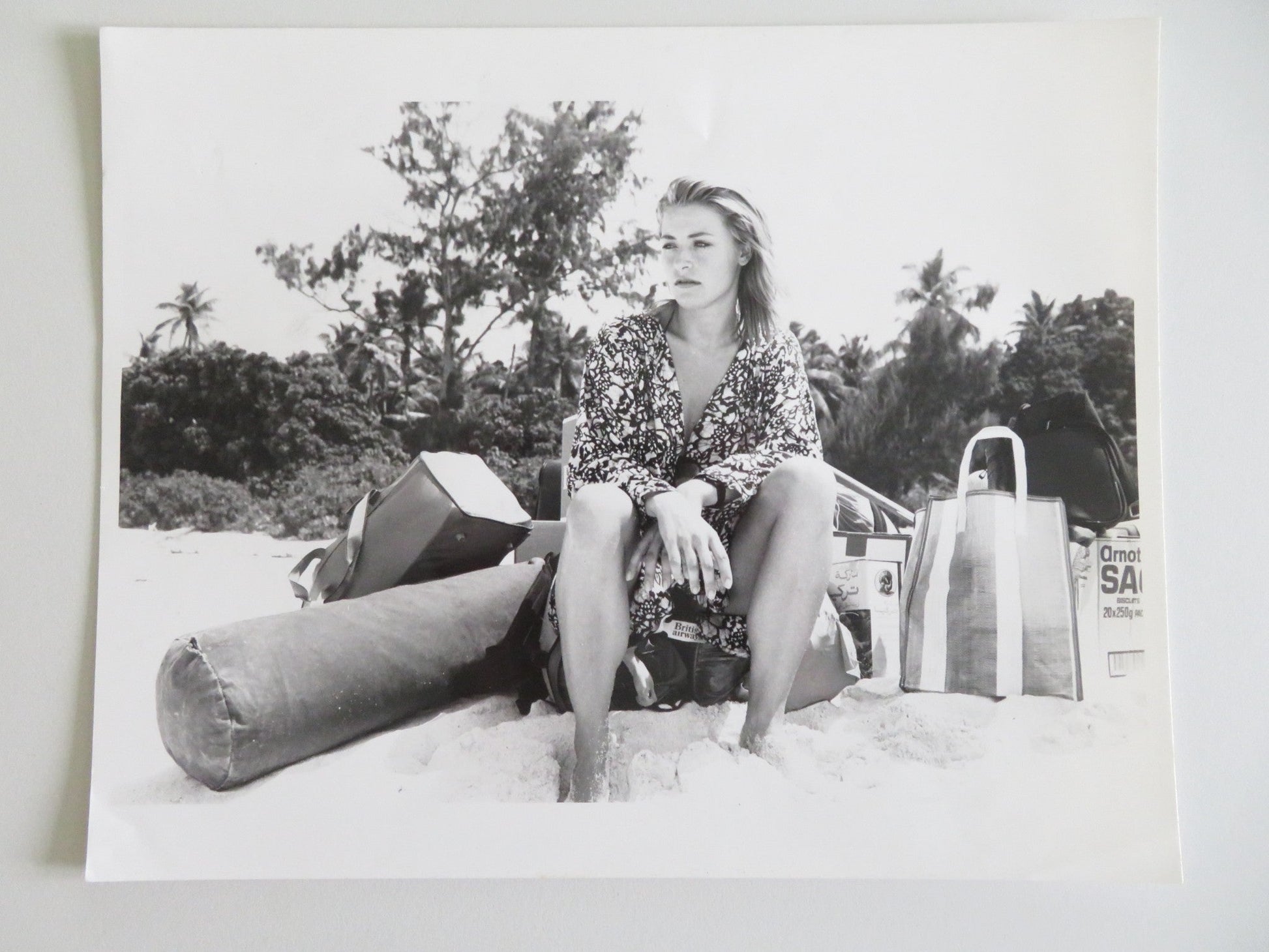 CASTAWAY MOVIE STILL PHOTO LOT OF 9 OLIVER REED AMANDA DONOHOE 1986 - Rendezvous Cinema