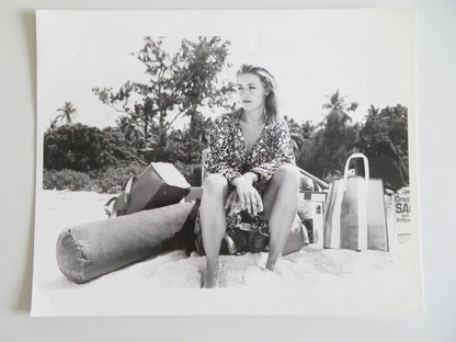 CASTAWAY MOVIE STILL PHOTO LOT OF 9 OLIVER REED AMANDA DONOHOE 1986 - Rendezvous Cinema