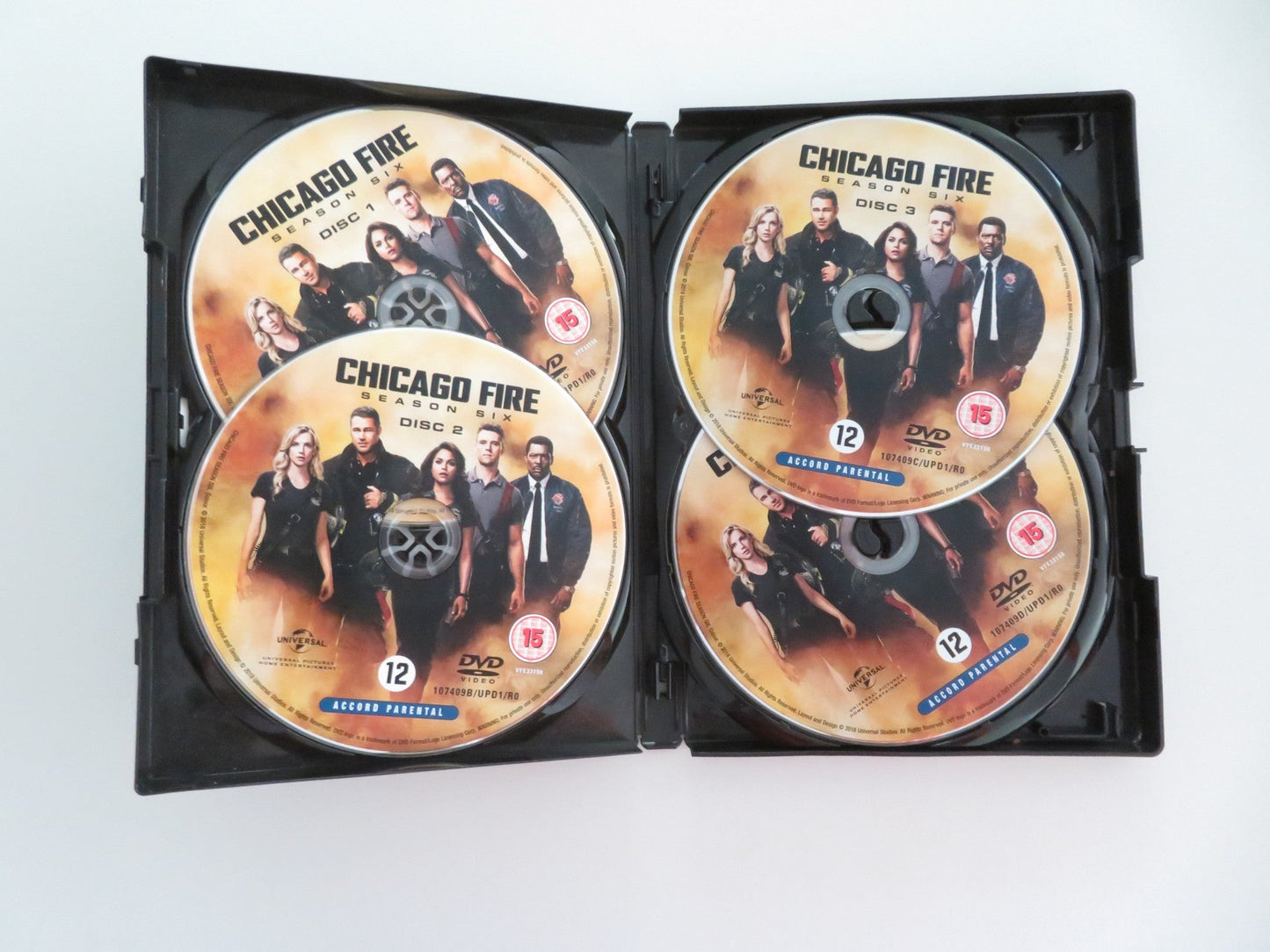 CHICAGO FIRE - SEASON SIX - 6 DISCS (DVD) TAYLOR KINNEY 2018 REGION 2, 4 - Rendezvous Cinema