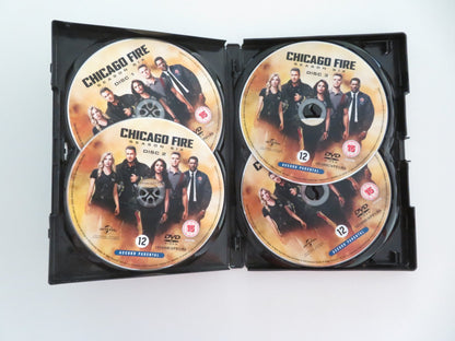 CHICAGO FIRE - SEASON SIX - 6 DISCS (DVD) TAYLOR KINNEY 2018 REGION 2, 4 - Rendezvous Cinema