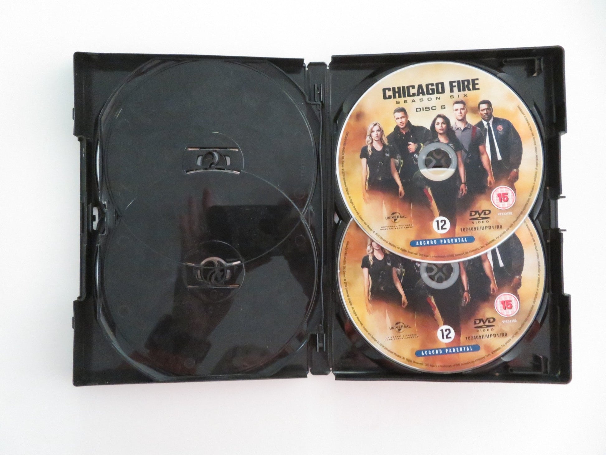 CHICAGO FIRE - SEASON SIX - 6 DISCS (DVD) TAYLOR KINNEY 2018 REGION 2, 4 - Rendezvous Cinema