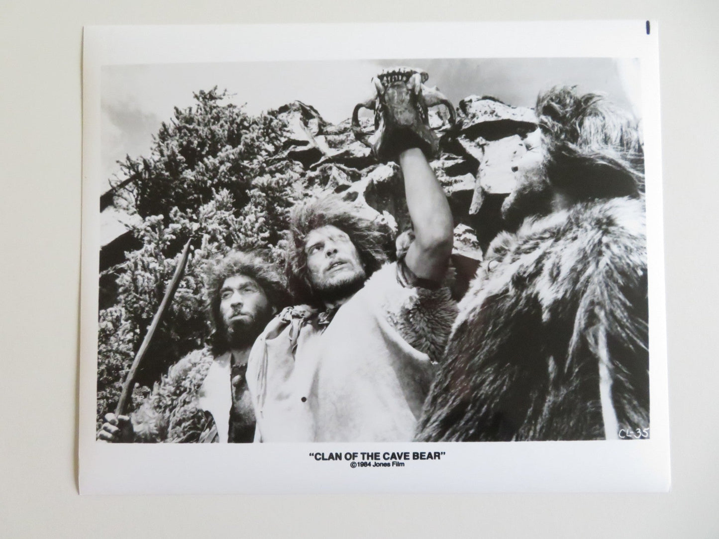 CLAN OF THE CAVE BEAR MOVIE STILL PHOTO LOT OF 8 DARYL HANNAH PAMELA REED 1986 - Rendezvous Cinema