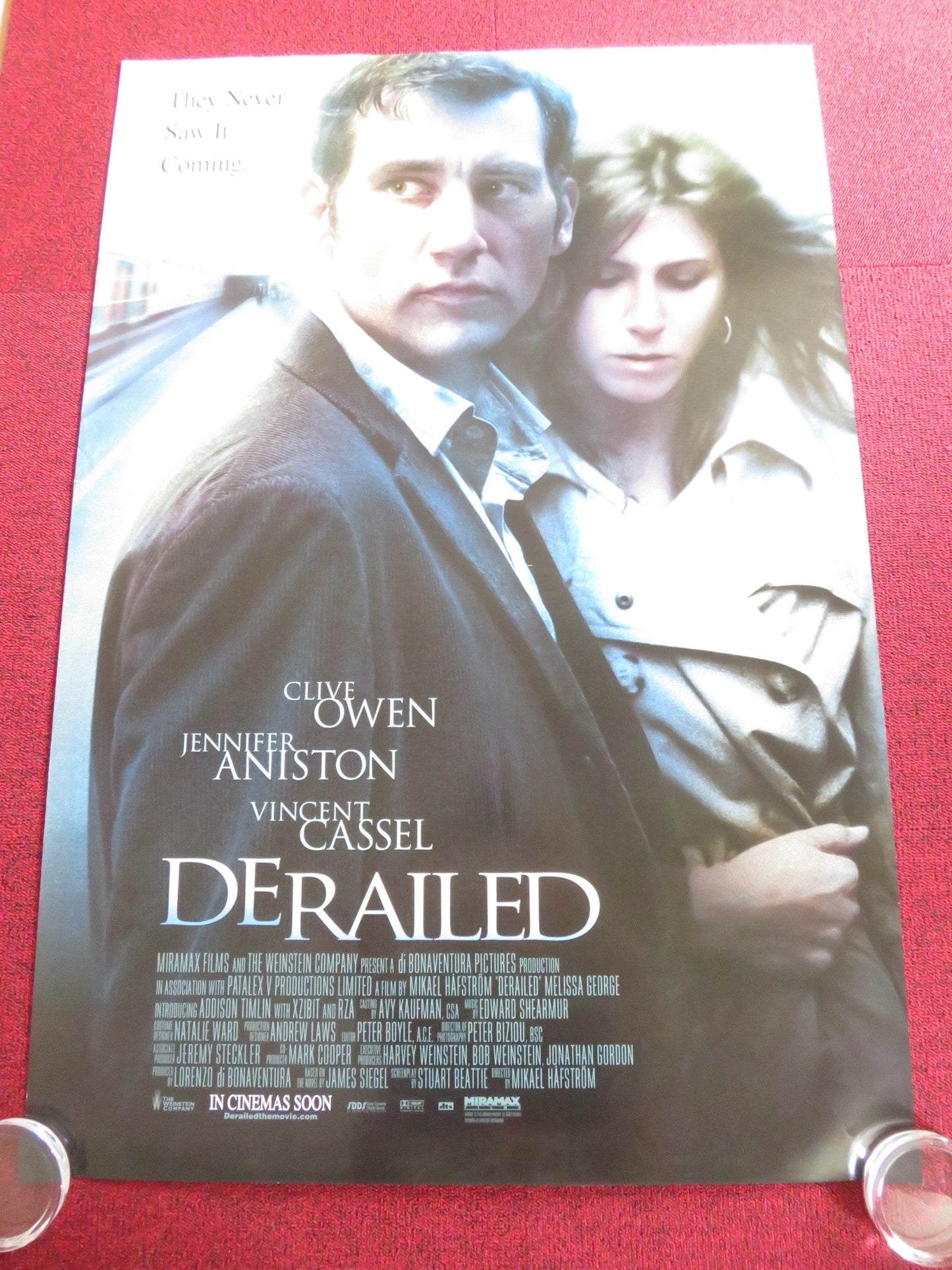 DERAILED US ONE SHEET ROLLED POSTER CLIVE OWEN JENNIFER ANISTON 2005 Rendezvous Cinema Movie posters