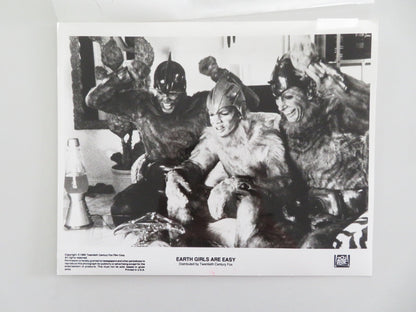 EARTH GIRLS ARE EASY MOVIE STILL PHOTO JEFF GOLDBLUM GEENA DAVIS 1989 Movie posters