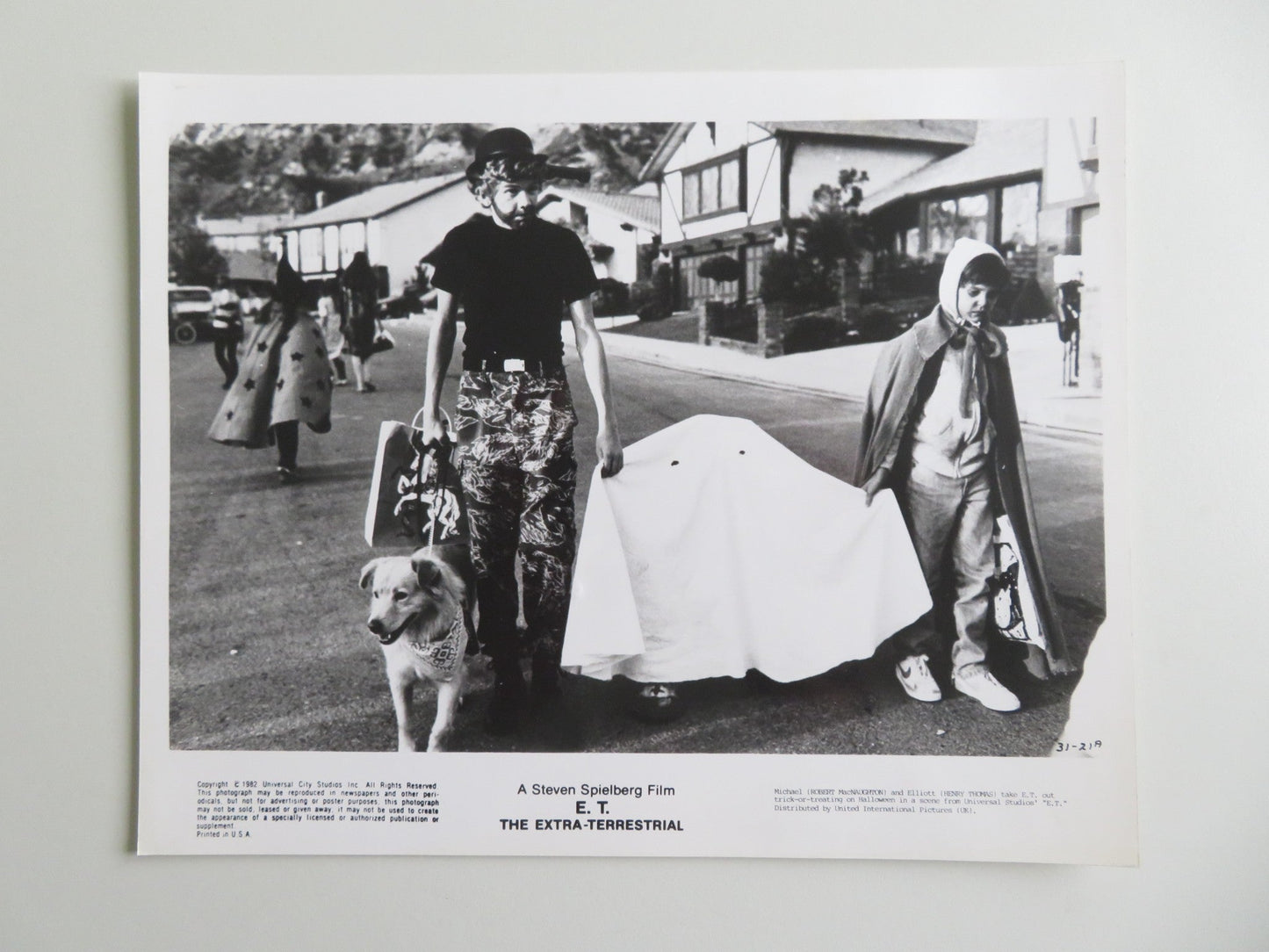 E.T. THE EXTRA - TERRESTRIAL MOVIE STILL PHOTO LOT OF 5 THOMAS BARRYMORE 1982 Movie posters