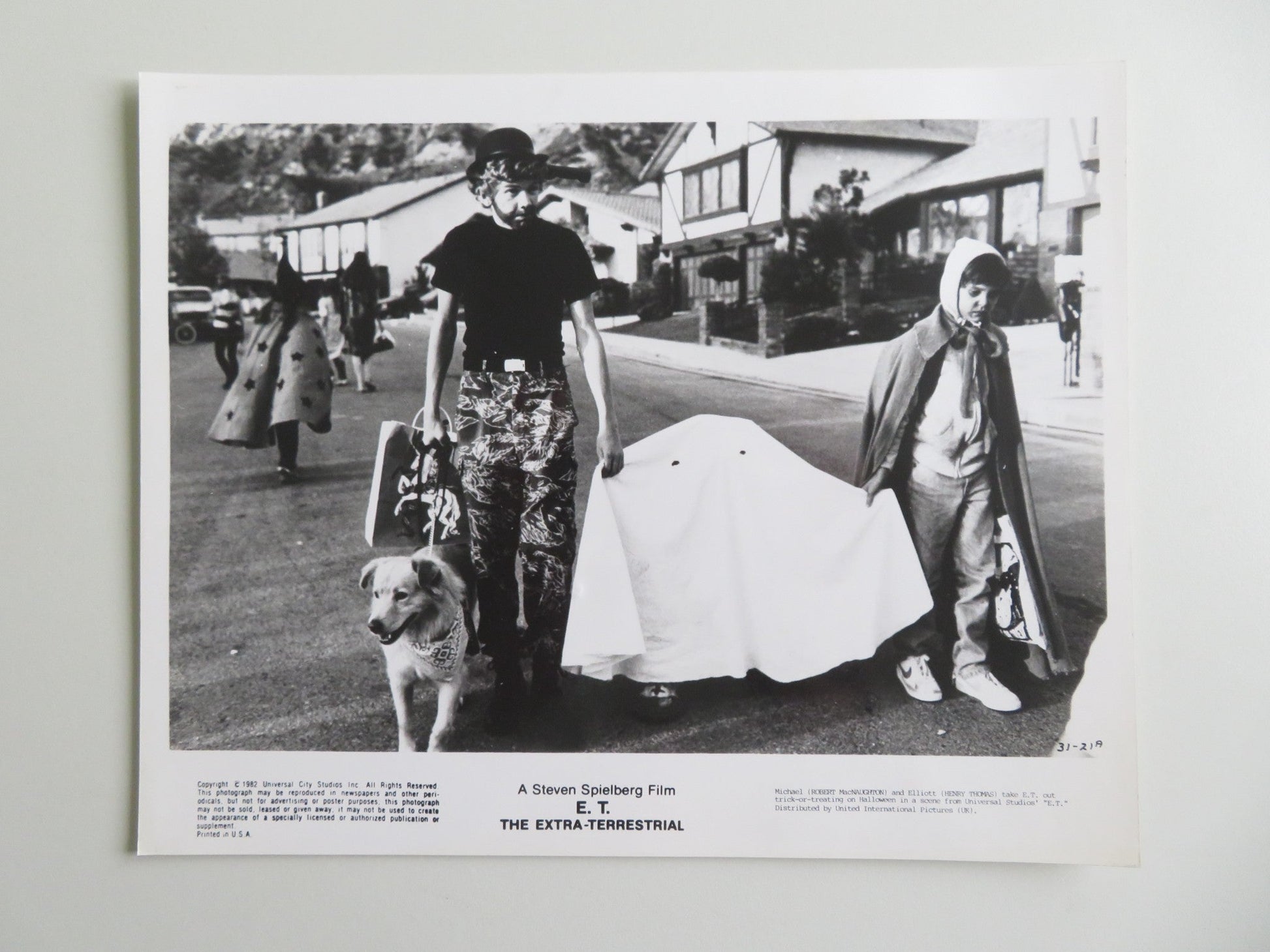 E.T. THE EXTRA - TERRESTRIAL MOVIE STILL PHOTO LOT OF 5 THOMAS BARRYMORE 1982 Movie posters