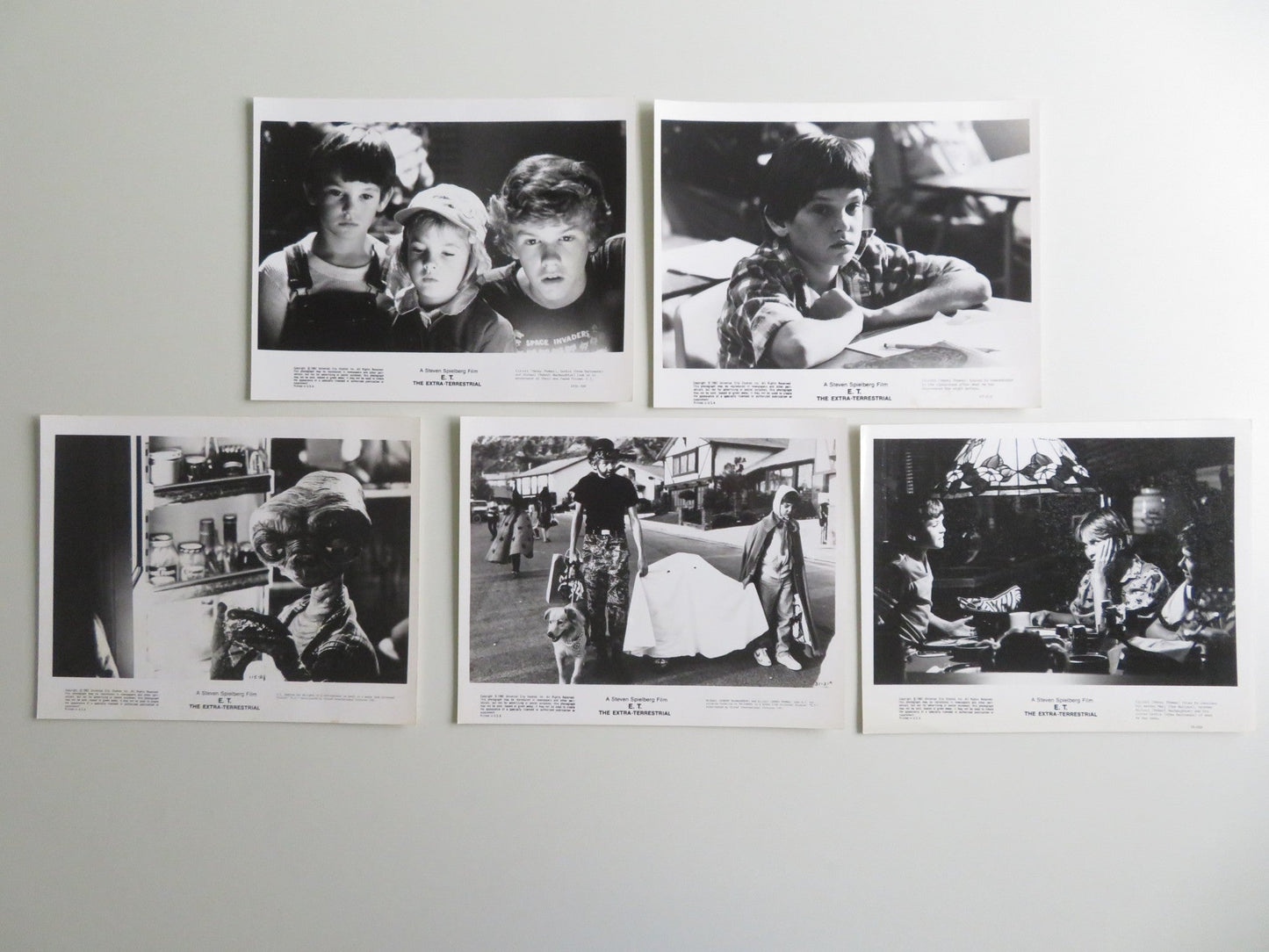 E.T. THE EXTRA - TERRESTRIAL MOVIE STILL PHOTO LOT OF 5 THOMAS BARRYMORE 1982 Movie posters
