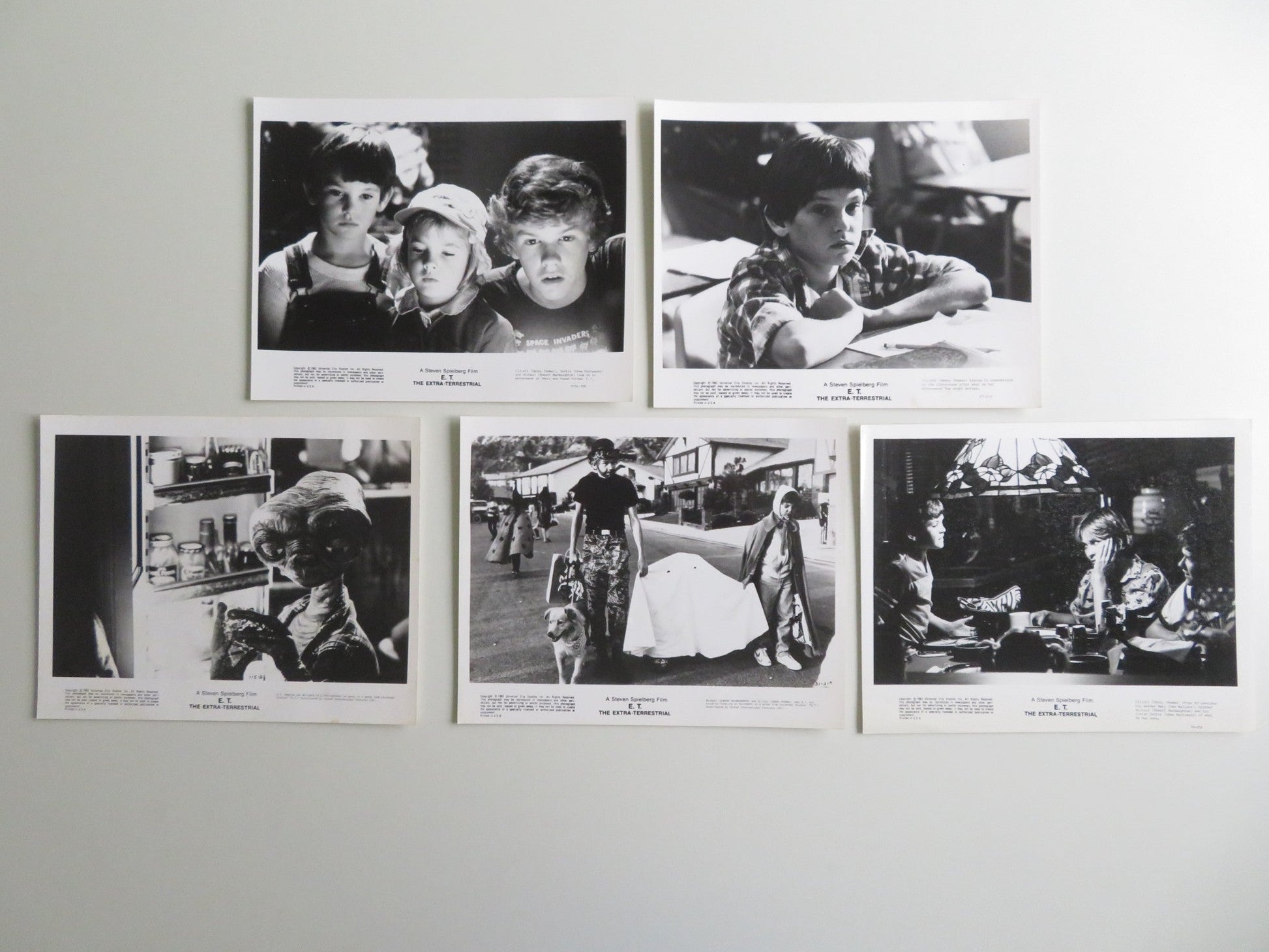 E.T. THE EXTRA - TERRESTRIAL MOVIE STILL PHOTO LOT OF 5 THOMAS BARRYMORE 1982 Movie posters