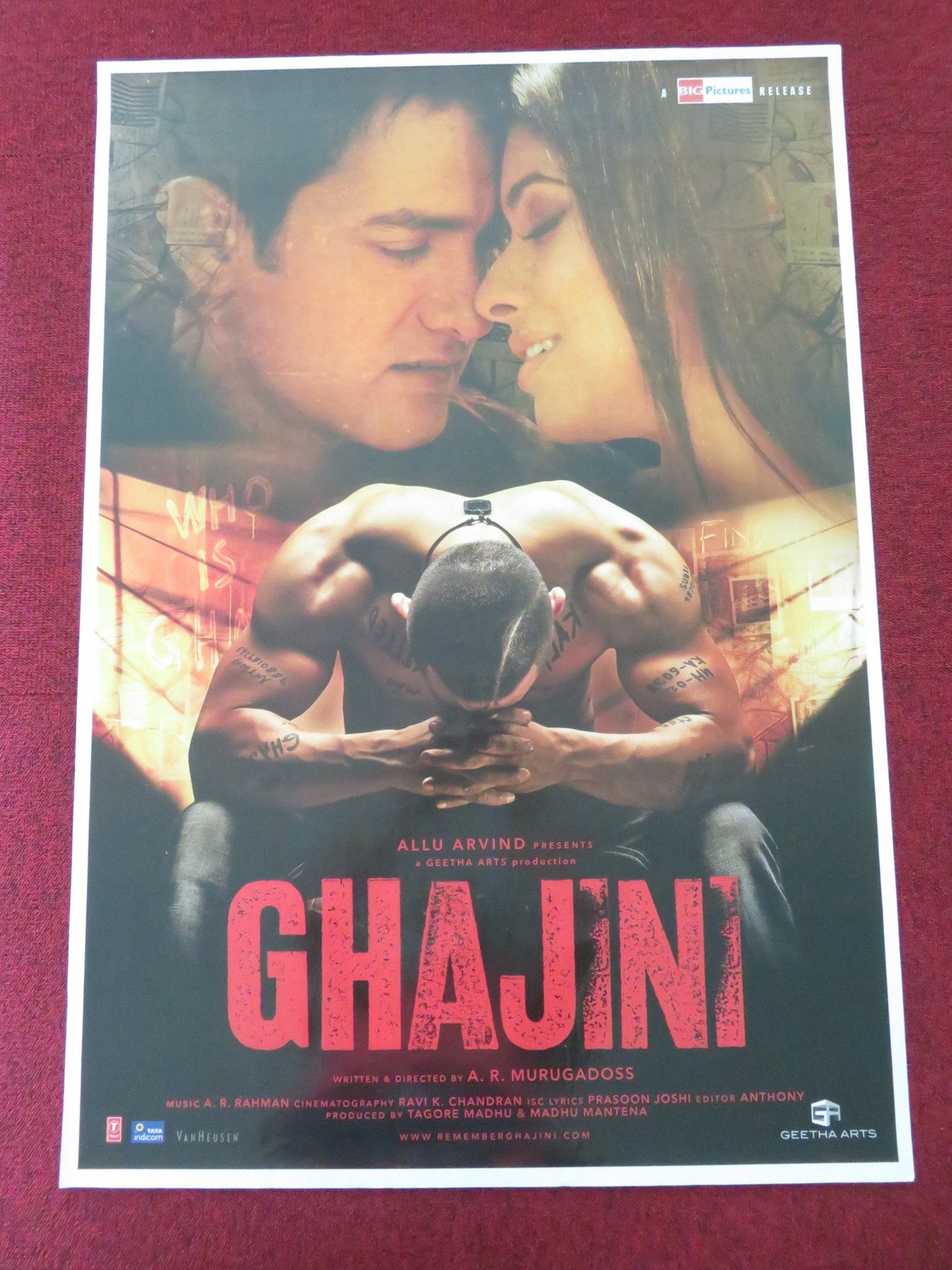 GHAJINI INDIAN POSTER ROLLED AAMIR KHAN ASIN BOLLYWOOD 2008 Movie posters