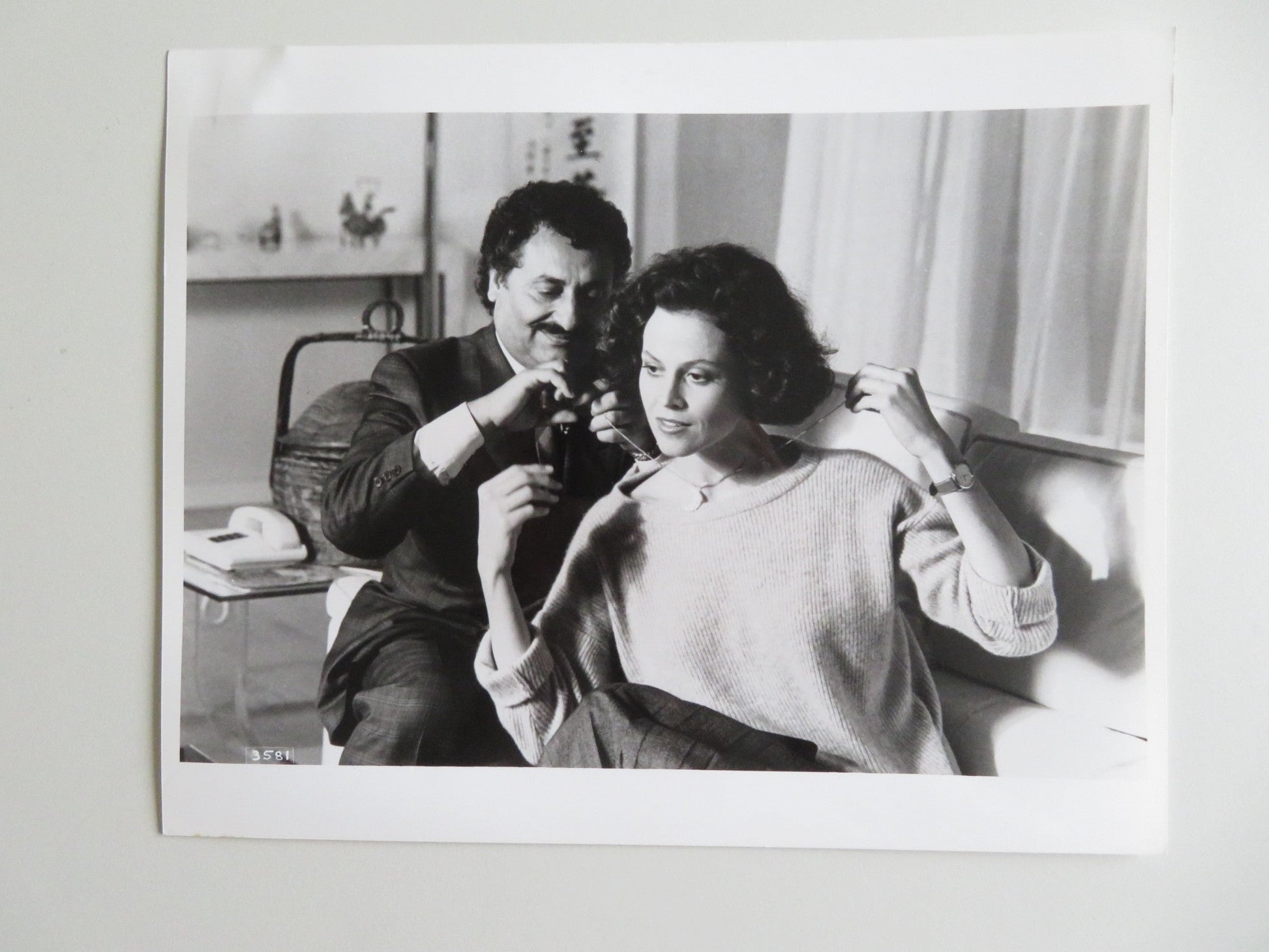 HALF MOON STREET - A MOVIE STILL PHOTO LOT OF 2 SIGOURNEY WEAVER M. CAINE 1986 - Rendezvous Cinema
