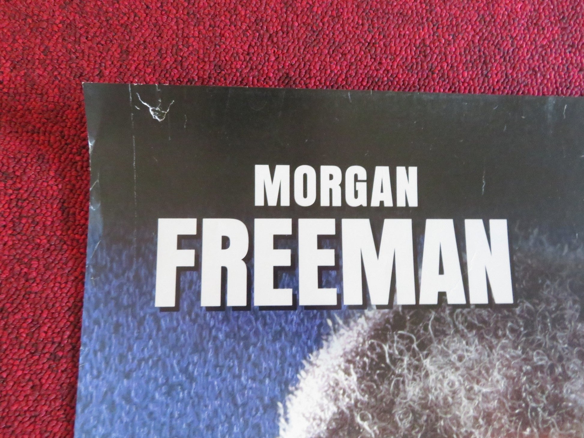 HARD RAIN VHS VIDEO POSTER ROLLED CHRISTIAN SLATER MORGAN FREEMAN 1998 Rendezvous Cinema Movie posters