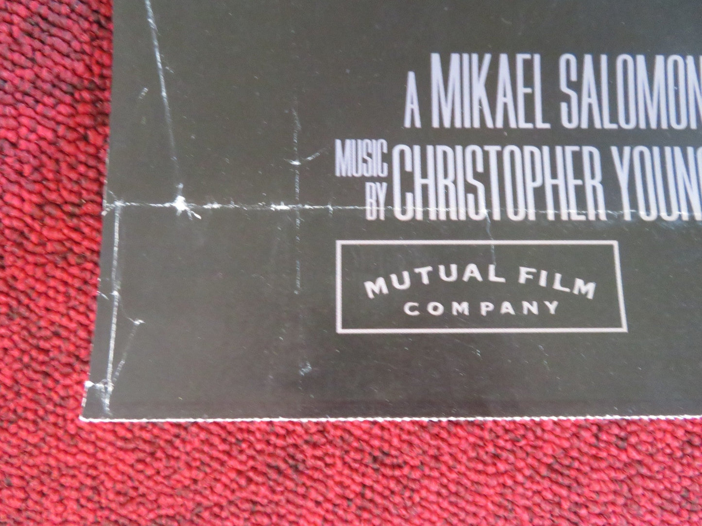 HARD RAIN VHS VIDEO POSTER ROLLED CHRISTIAN SLATER MORGAN FREEMAN 1998 Rendezvous Cinema Movie posters