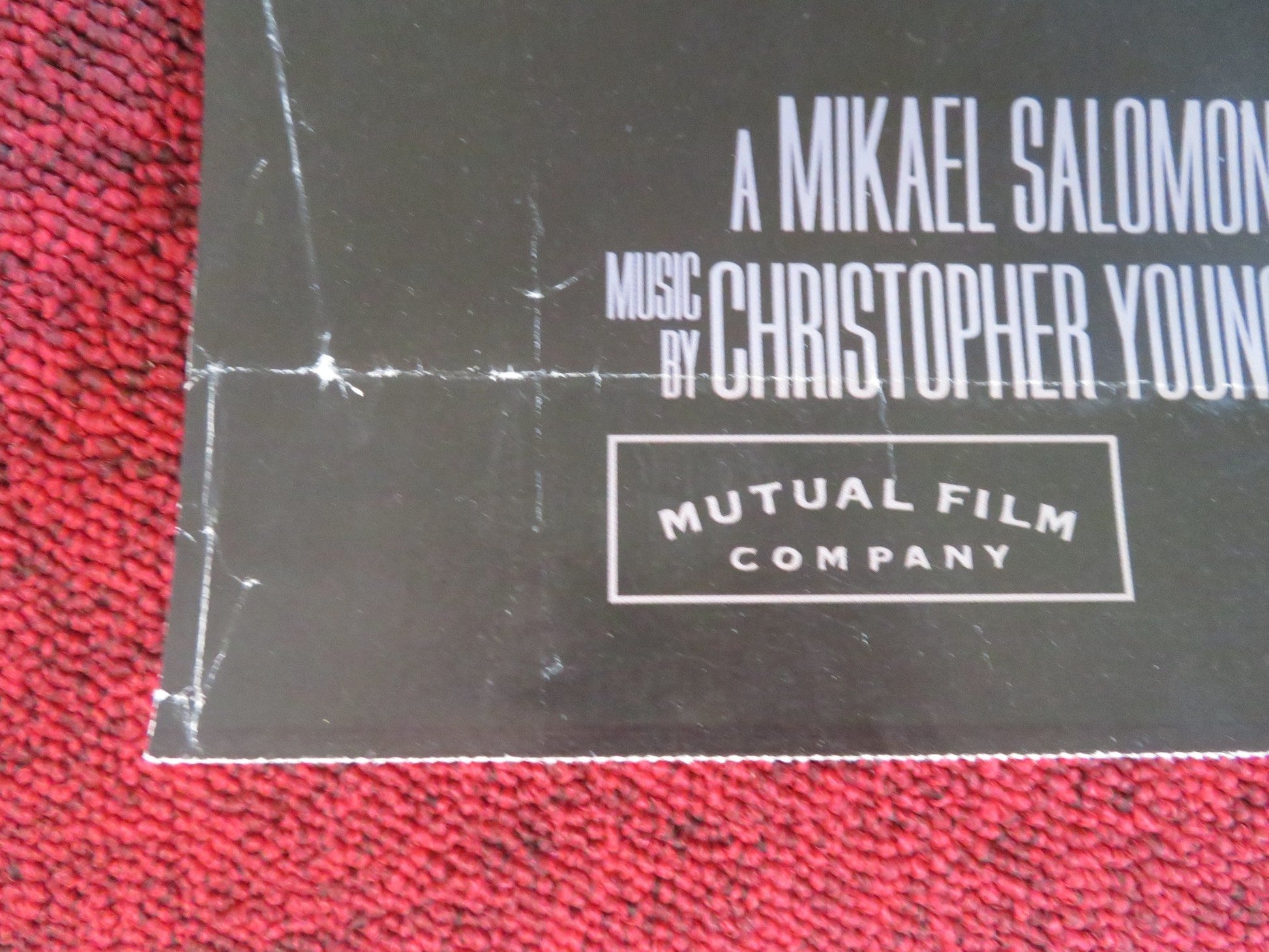 HARD RAIN VHS VIDEO POSTER ROLLED CHRISTIAN SLATER MORGAN FREEMAN 1998 Rendezvous Cinema Movie posters