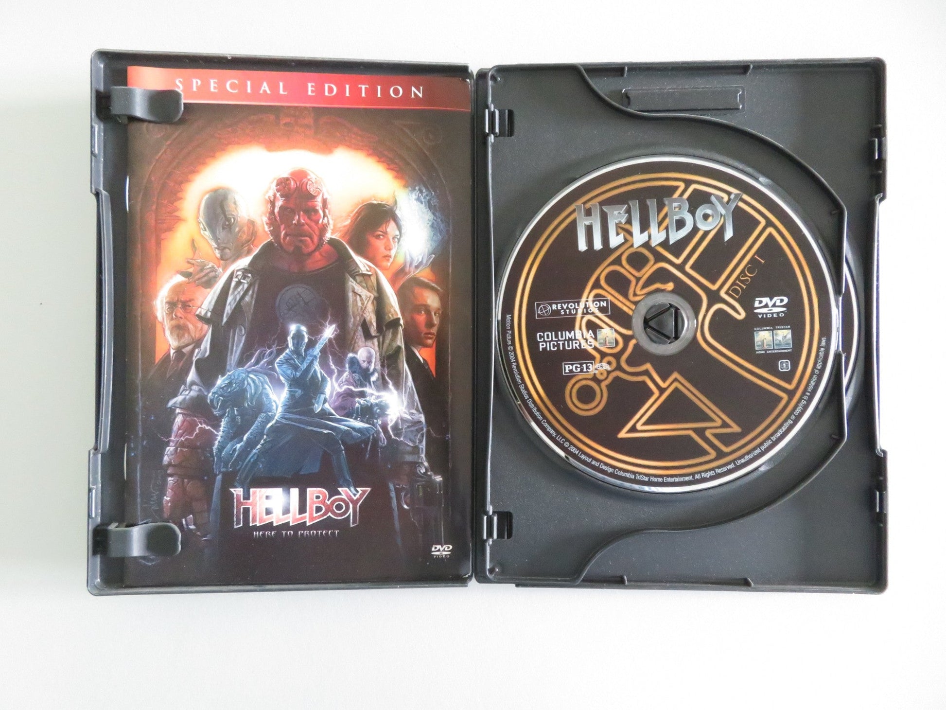 Hellboy - 2 disc special edition (DVD) Ron Perlman John Hurt 2004 Region 1 Movie posters