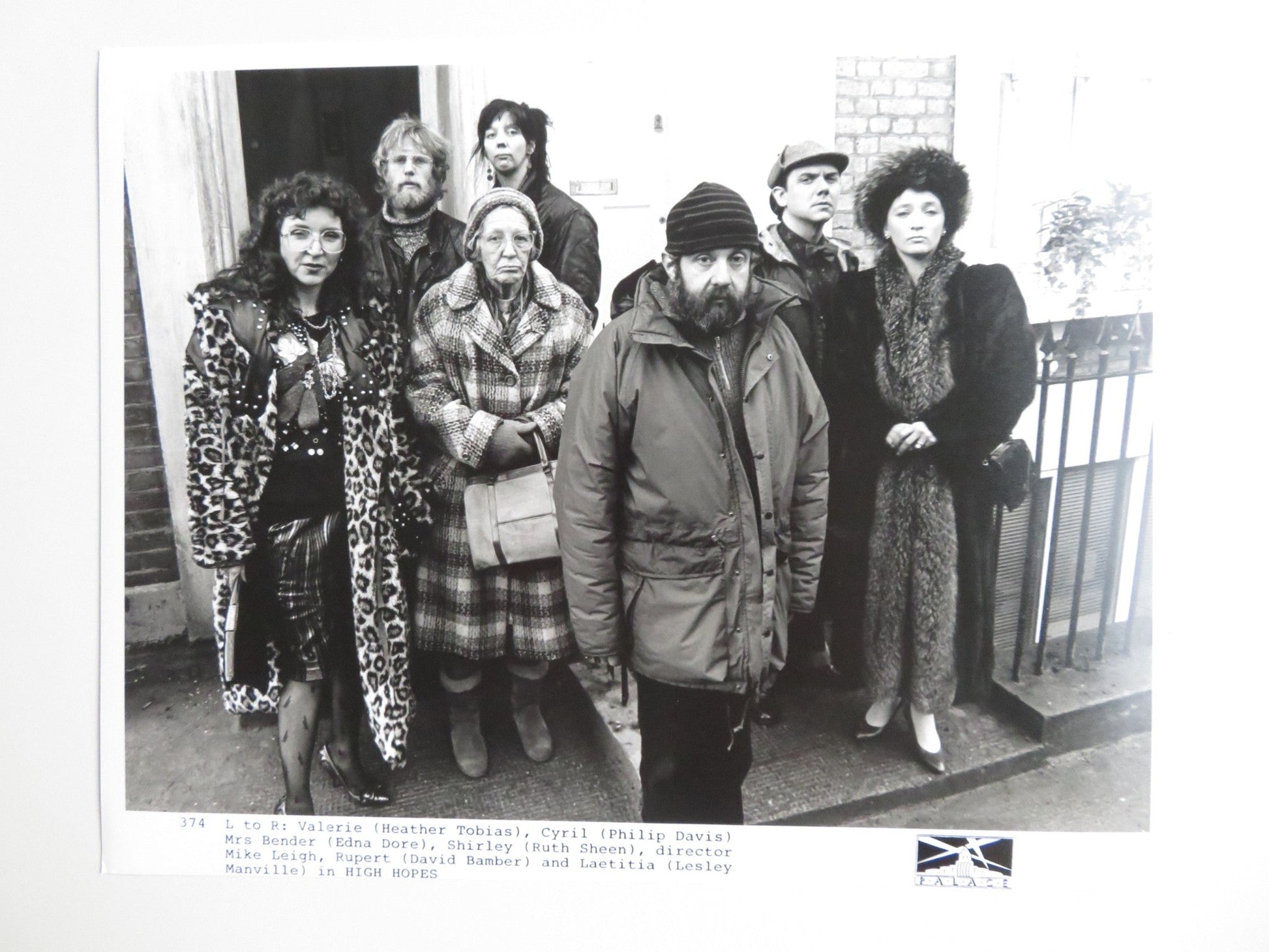 HIGH HOPES MOVIE STILL PHOTO LOT OF 8 PHIL DAVIS LESLEY MANVILLE RUTH SHEEN 1988 - Rendezvous Cinema