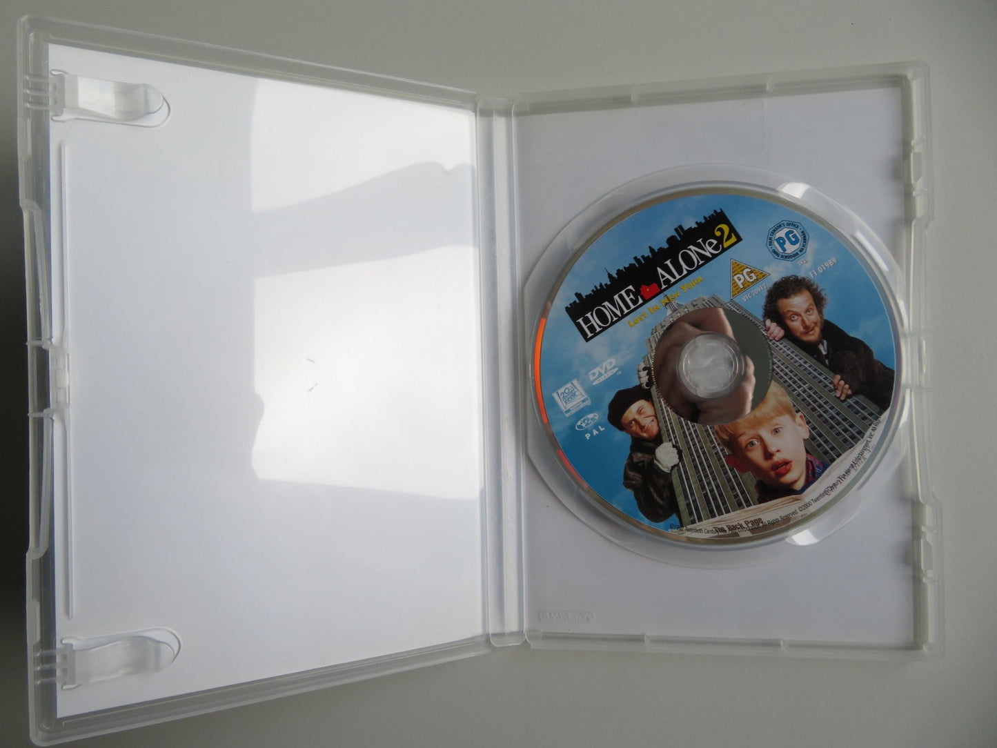 HOME ALONE 2: LOST IN NEW YORK (DVD) MACAULAY CULKIN JOE PESCI 1992 REGION 2 - Rendezvous Cinema