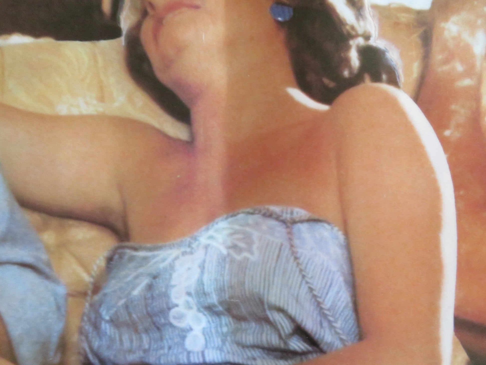 HOT RESORT - A ITALIAN FOTOBUSTA POSTER CANNON TOM PARSEKIAN MICHAEL KERZ 1985 Rendezvous Cinema Movie posters