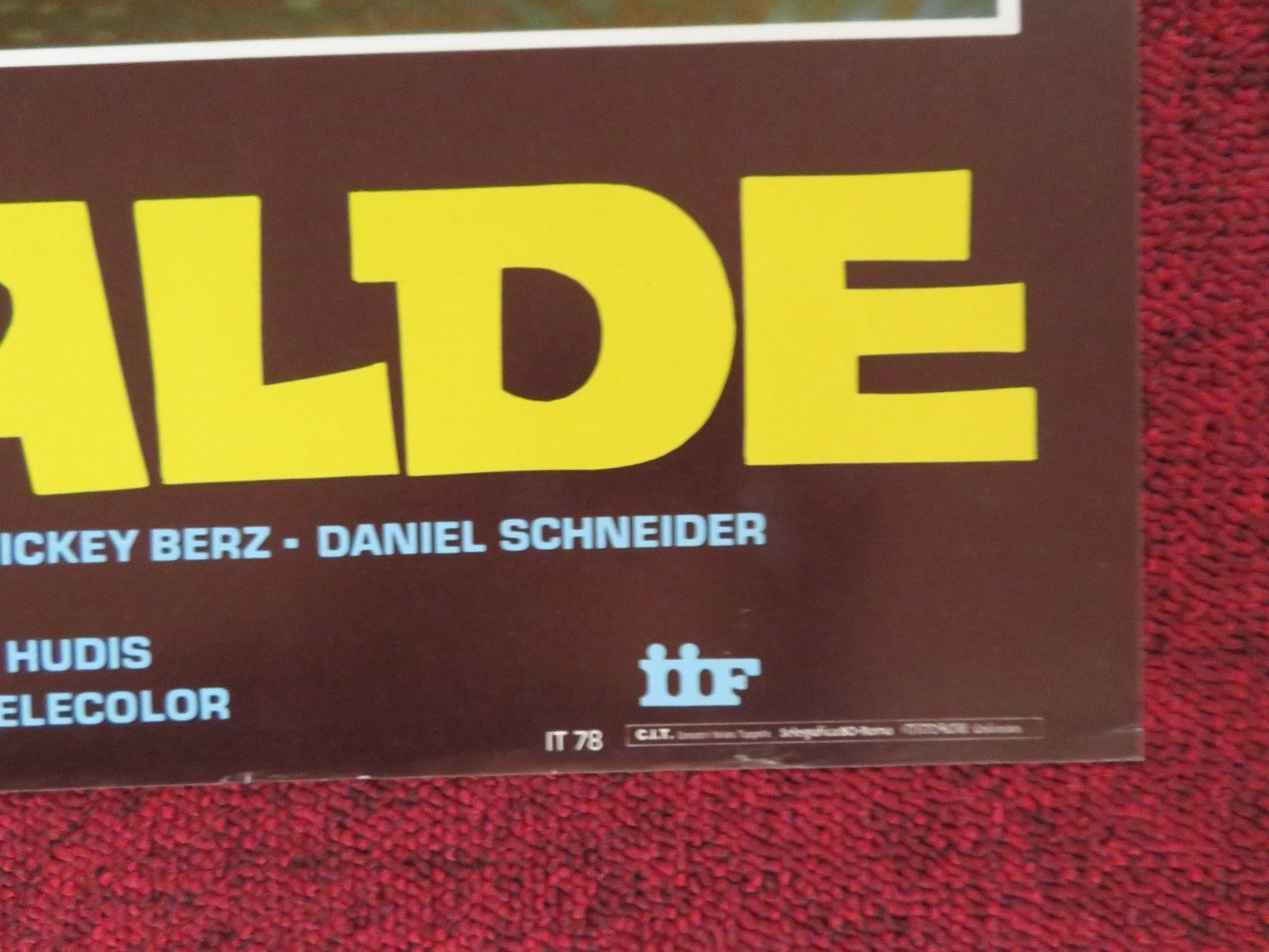 HOT RESORT - E ITALIAN FOTOBUSTA POSTER CANNON TOM PARSEKIAN MICHAEL KERZ 1985 Rendezvous Cinema Movie posters