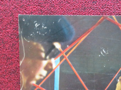 THE FICTION-MAKERS - A ITALIAN FOTOBUSTA POSTER ROGER MOORE SYLVIA SYMS 1973 - Rendezvous Cinema